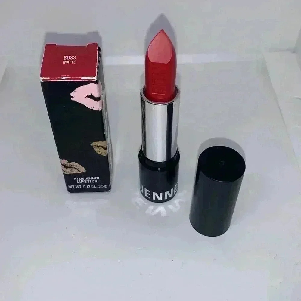 Kylie Jenner Boss Matte Lipstick - Picture 11 of 12